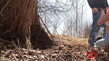 Elhívtam a gyönyörű picsát kóvályogni az anyatermészetbe hogy megbaszarintsam a kis puncusát Thumb