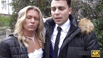 A csávója előtt töcskölte meg a kívánnivaló balti hölgy sunáját a behajtó Thumb