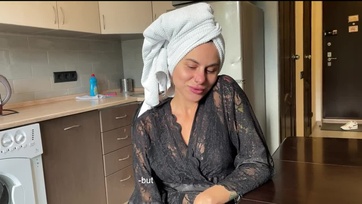 Megszopikálta aztán beleült a dákómba a pajtásom szexi csaja miután lezuhizott Thumb