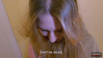 A vadóc mostoha húgicám megragadta a merev cerkámat amiből egy hosszantartó baszás lett Thumb