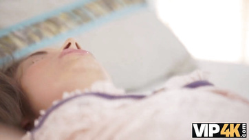 A érett mostoha papija dákóját tutujgatja a virgonc magyarországi bula Thumb