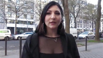 A kiéhezett nagy picsájú francia lányka örül ha valaki brutálisan meghágja a likacskáját Thumb