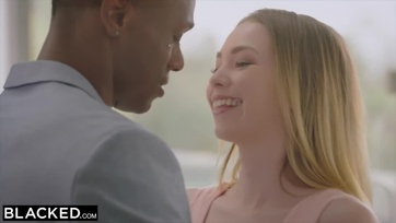 A belevaló szöszike szuka befogadta a szűk nunájába a 30 centiméteres néger virslit Thumb