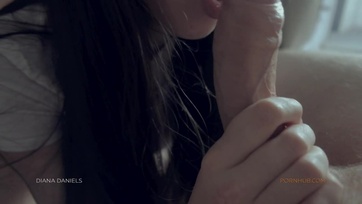 Egy nimfó tini leányzó mutatós fenékkel igényli a fütyit kutya pózban a kis puncuskájába Thumb