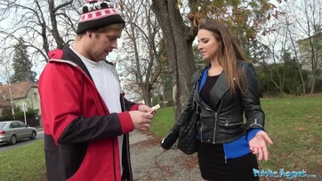 Egy kis készpénzért alaposan leszívathatta és nunán kefélhette a magyarországi perditát Thumb