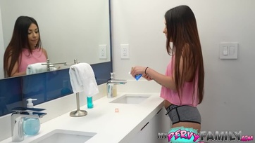 Leteperte a sokkalta öregecskébb mostohaapukáját aki több alkalommal is szénné baszarintotta a sunácskáját Thumb