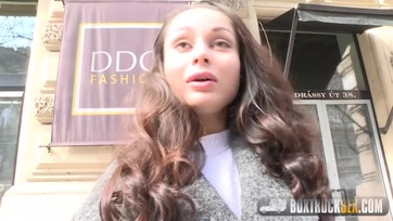 Beédesgették a furgonba a csábító ukrán bébit hogy megrakják a lucskos puncikáját Thumb