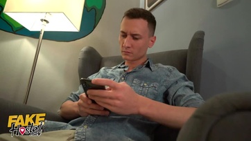 Egy kis bikatejnek hála kicsusszant a szexi cicus és megugrálta a fiú brokiját Thumb