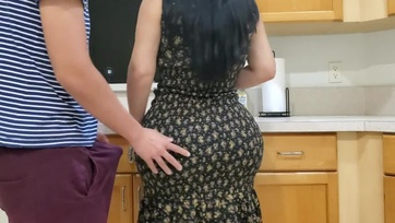 Lefeküdt a szexéhes mostohakölykével a nagy popójú anyácska miután kiszúrta az életerős dárdáját Thumb