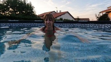 Leráncigálta a fürdőruhát a hazai menyasszonykájáról és megkúrta a pinácskáját a víz alatt Thumb