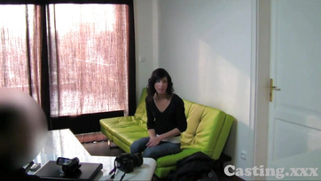 Szívesen megette a tejet a szégyenlős tini bula az első sexcastingján Thumb