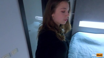 Jól leszívott a szemérmetlen mostoha hugim majd megtöltöttem a szűköcske fingóját Thumb