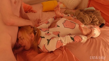 A csintalan mostoha húgom anál pluggal a nyílásában várta hogy bevágjam az ánuszrózsájába Thumb