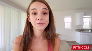 Egy vékony 18 esztendős tinicsaj aki szívesen szétnyitotta a combikáit hogy bebocsássa a fütyköst Thumb