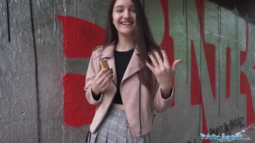 Az túlontúl cukimuki főiskolás sunácska a természet ölén kapta be az ismeretlen ügynök giganagy pajszerét Thumb