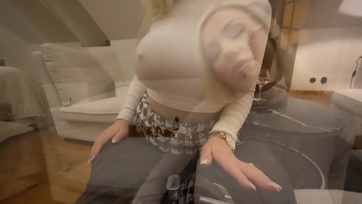 Miután megettük a vacsorát hazafuvaroztam a dús keblű szexbombát és figyelmesen keblen baszarintottam Thumb