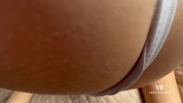 Megzabáltam a kéjes mostohahugim sunáját miután megkúrtam a félrerántott tangabugyijában Thumb