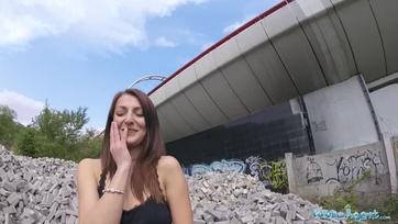 Az útfélen tejelt a szexis cseh suncinak hogy megrakhassa a tocsogós nunikáját Thumb